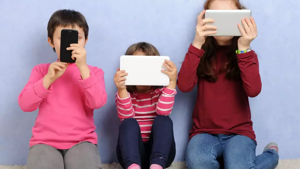 Каждый седьмой родитель в Екатеринбурге конфликтует с детьми из-за гаджетов