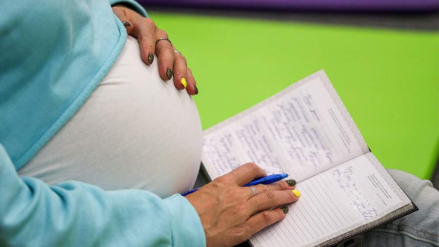 В России предложили увеличить декретные выплаты до 80% от зарплаты