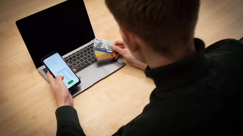 Омич потерял 9 тысяч рублей, пытаясь инвестировать