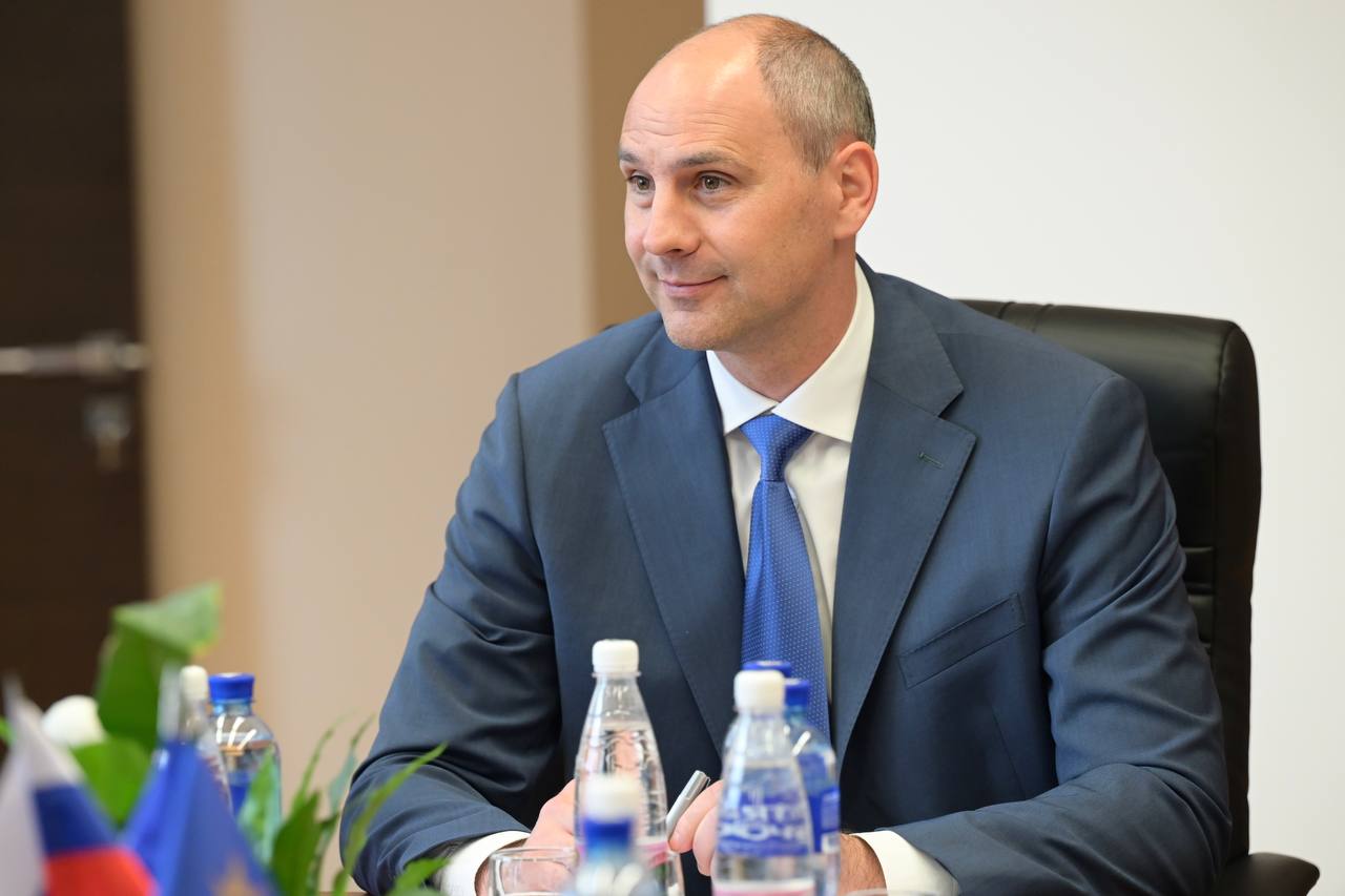 Денис Паслер поручил ускорить введение новых мер поддержки для семей участников СВО