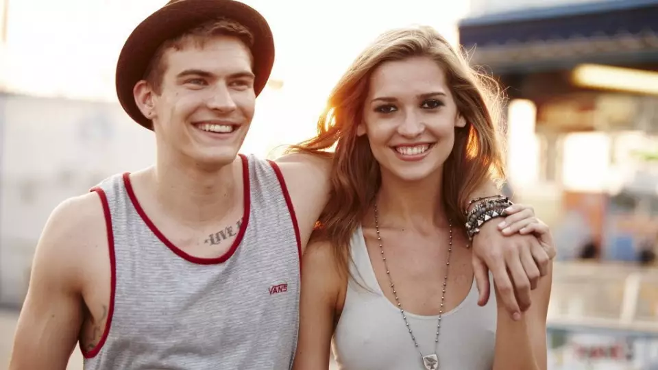 Можно ли дружить с противоположным полом, находясь в отношениях? Мнение психолога