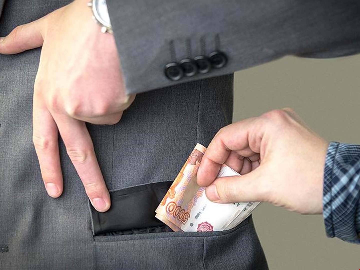 Экс-закупщика завода в Аше обвиняют во взятках на 750 тысяч рублей