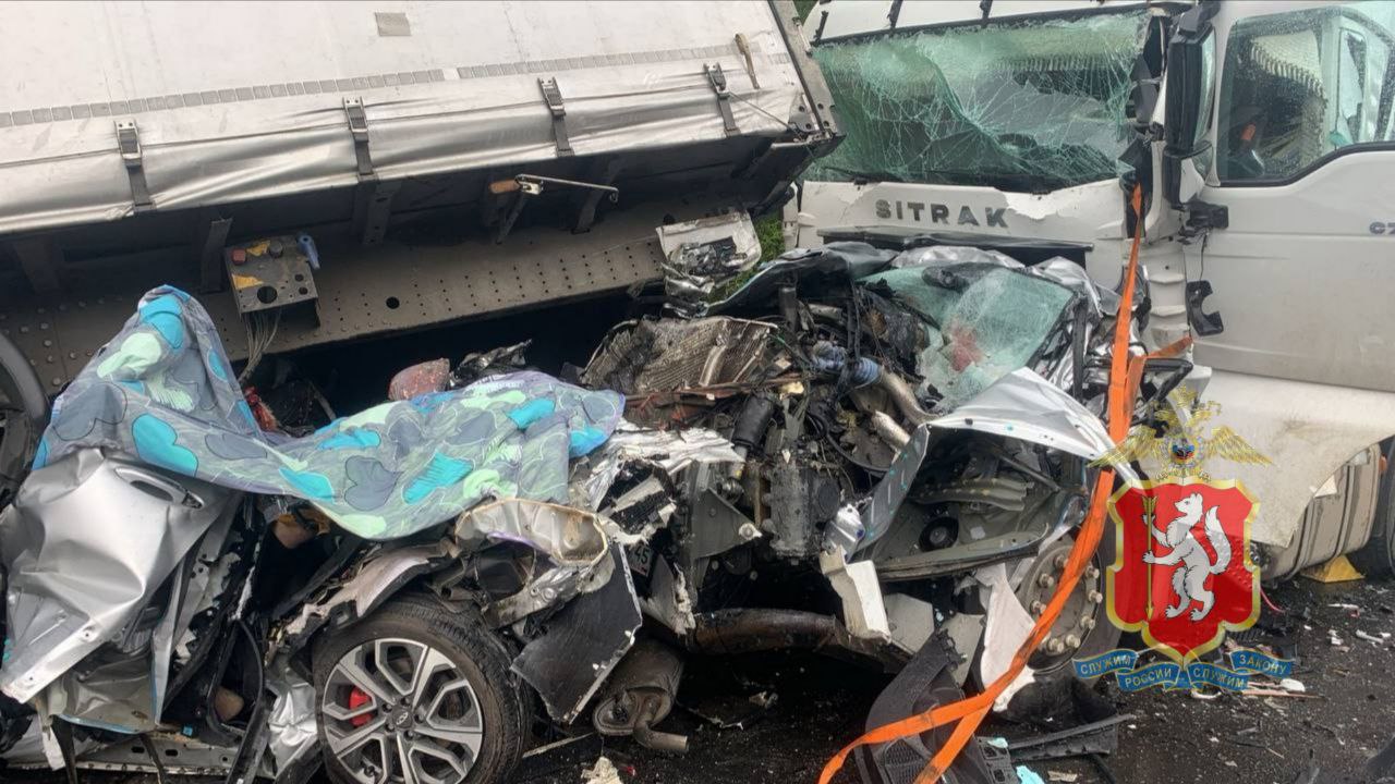 Четыре человека погибли в ДТП с грузовиком под Тугулымом