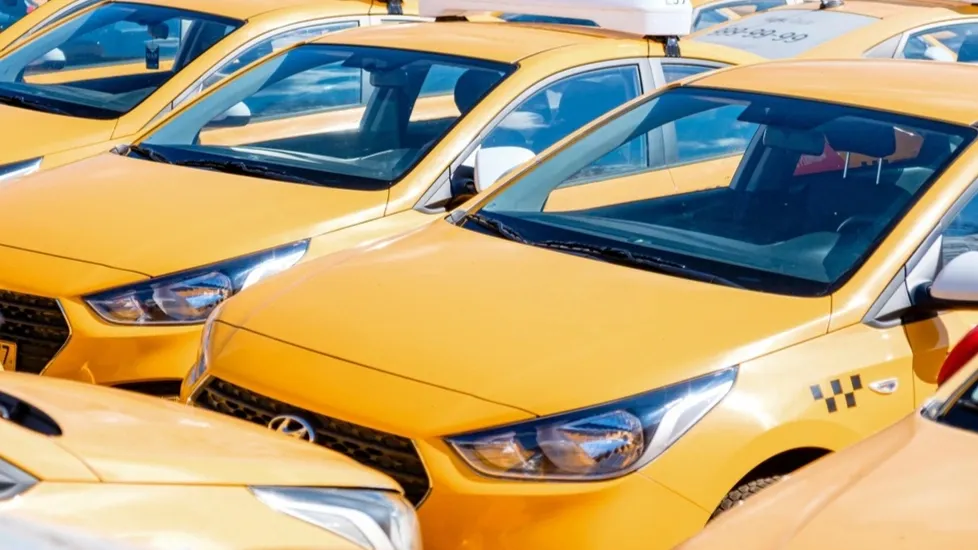 Таксопарки начнут распродажу иномарок из-за нового закона