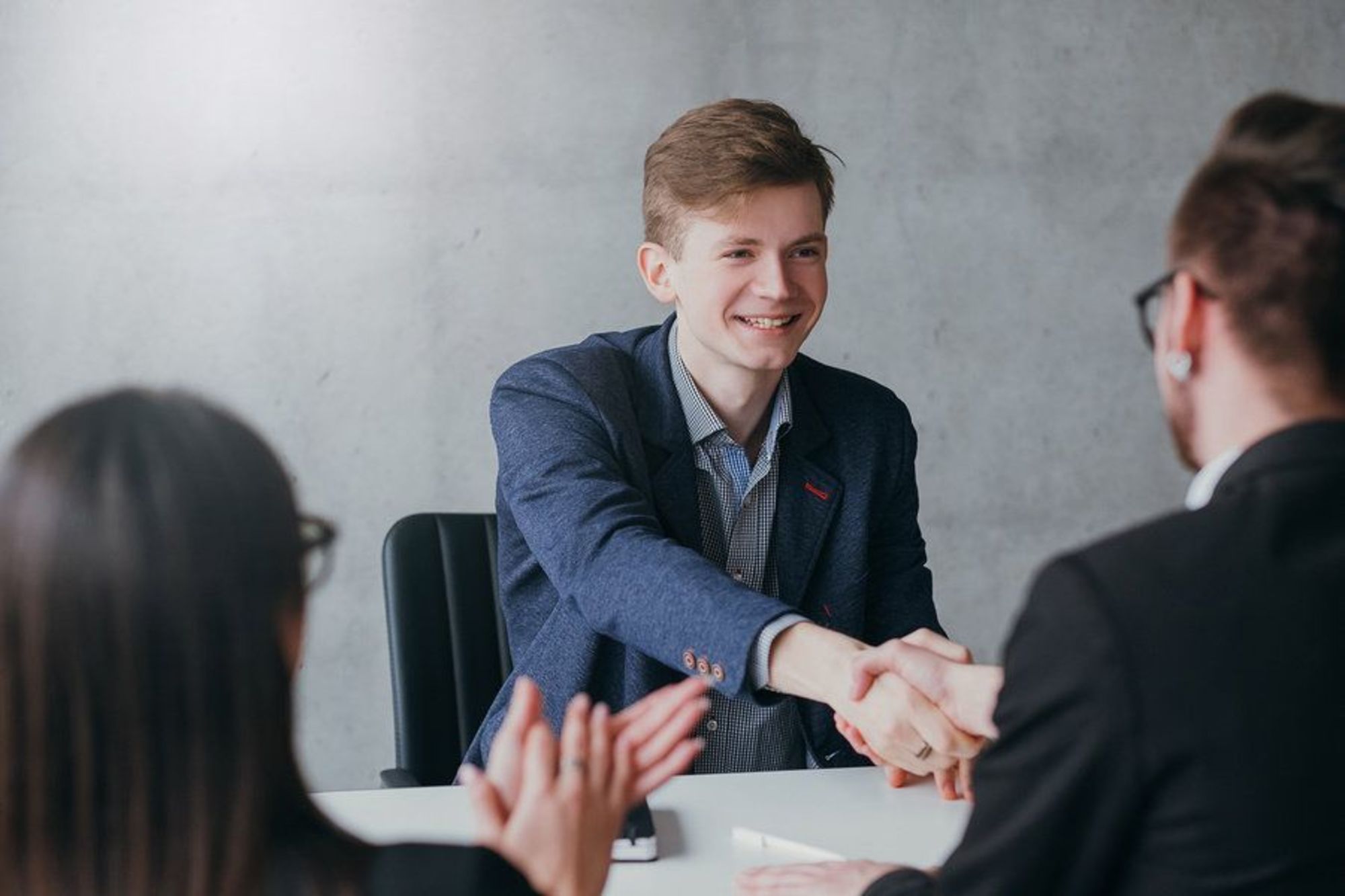 Работодатели стали реже нанимать зумеров