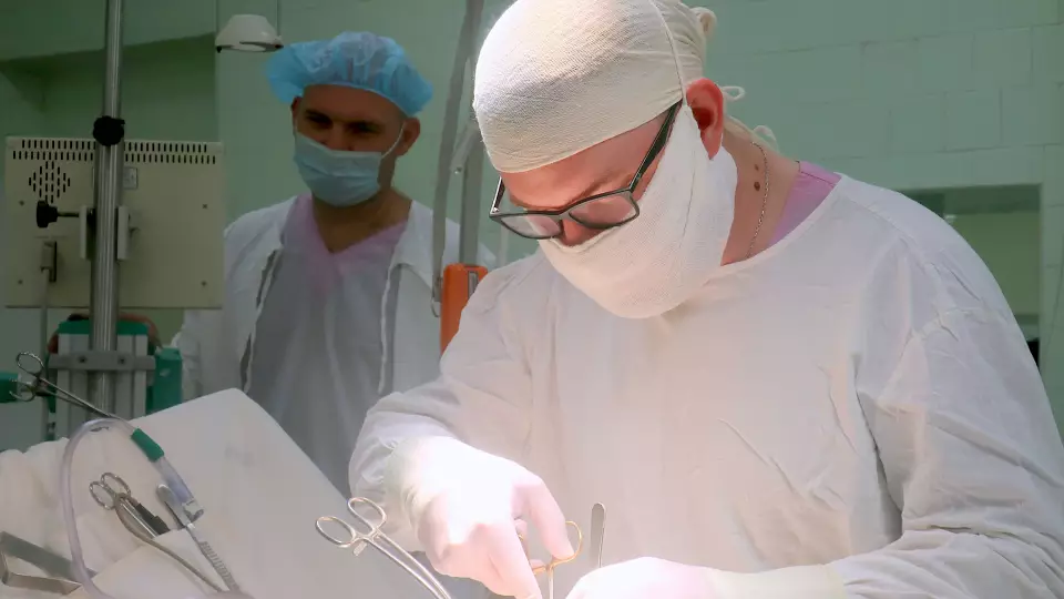 Свердловский врач спас пациента с инсультом от удалив тромб из артерии