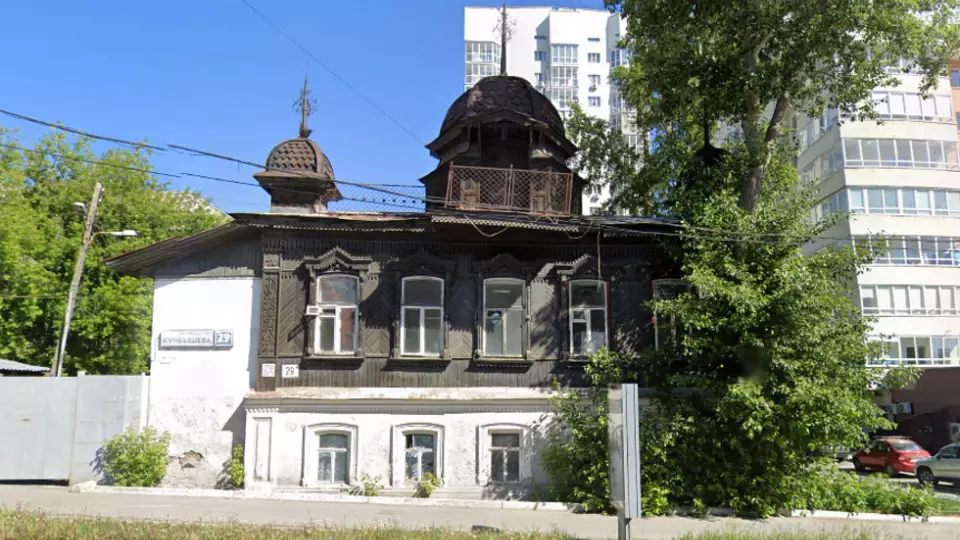 Градозащитники в Екатеринбурге пытаются спасти усадьбу XIX века от разрушения