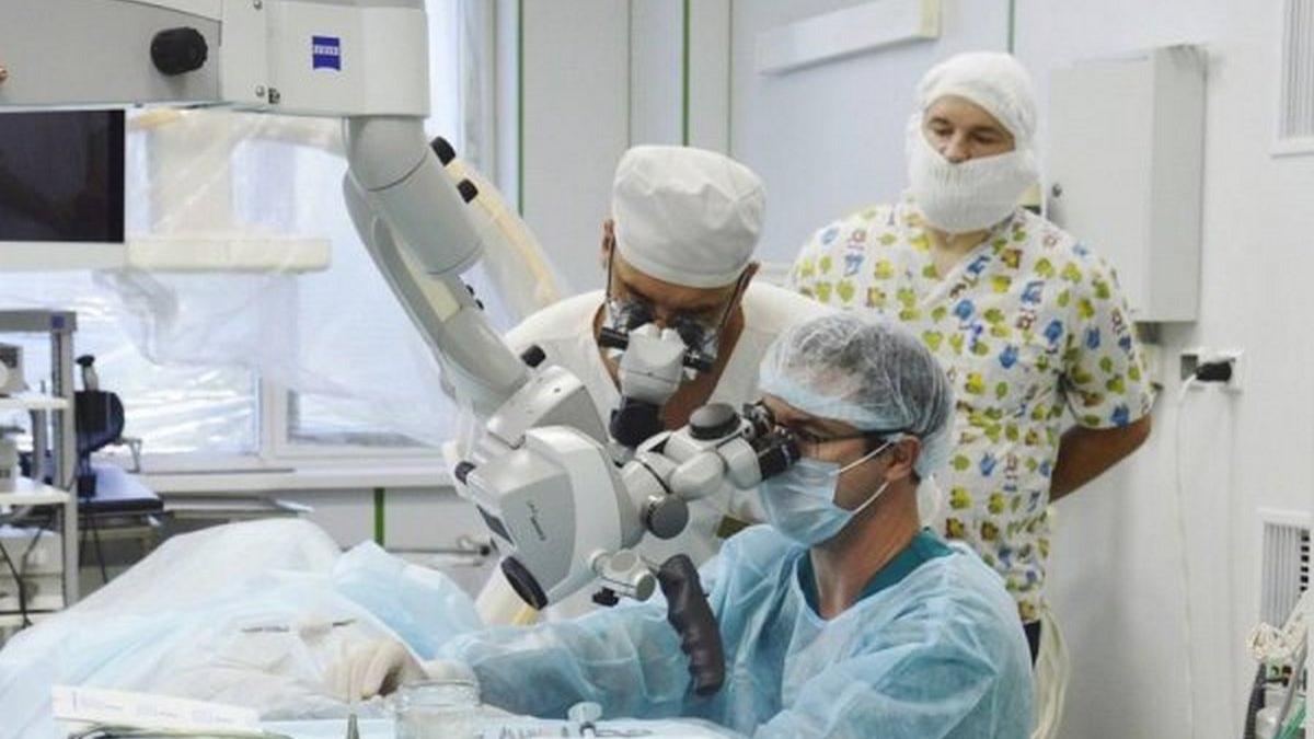 В Севастополе детские хирурги освоили сложные операции на среднем ухе