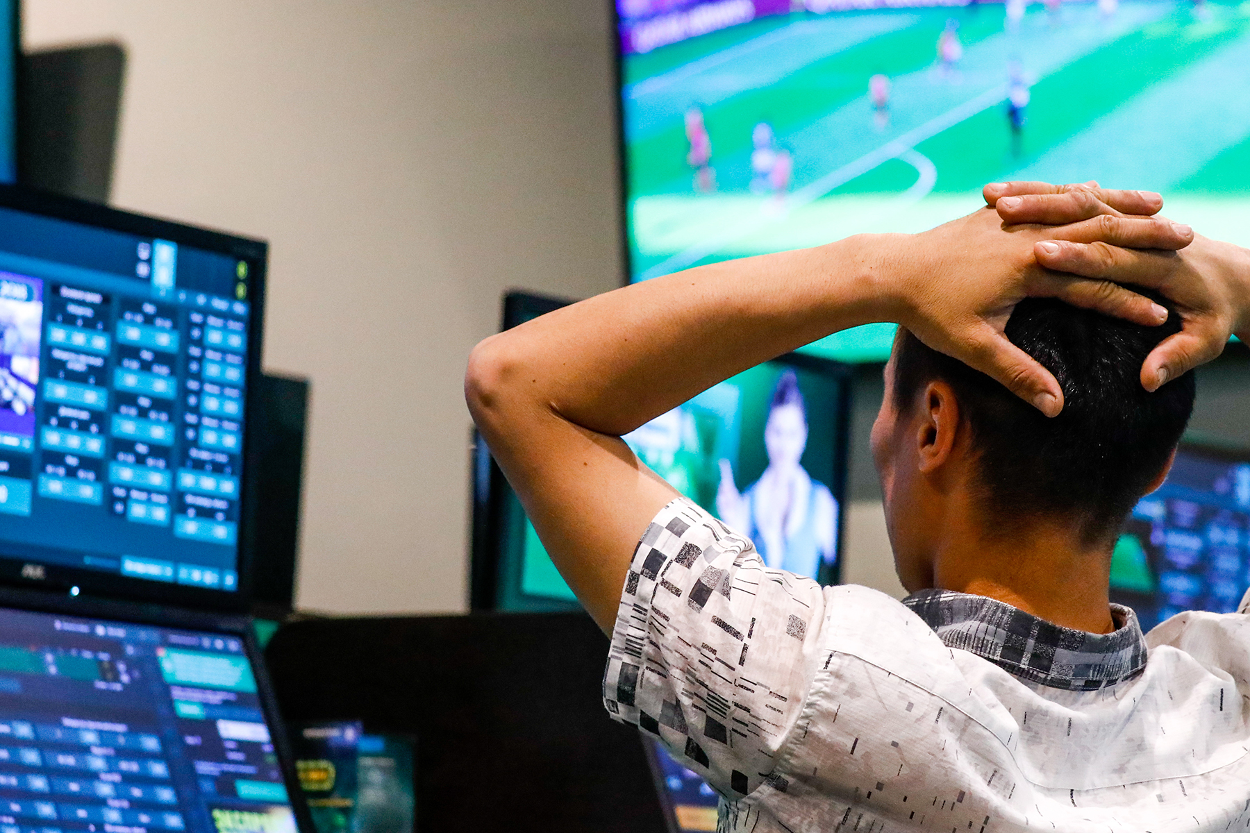 Кемеровчанин украл 100 тысяч рублей у друга через букмекерское приложение