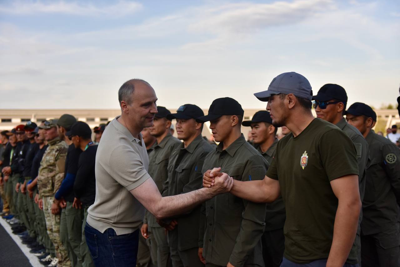 Денис Паслер и замминистра обороны РФ наградили победителей соревнований «Вызов»