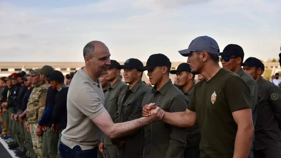 Денис Паслер и замминистра обороны РФ наградили победителей соревнований «Вызов»