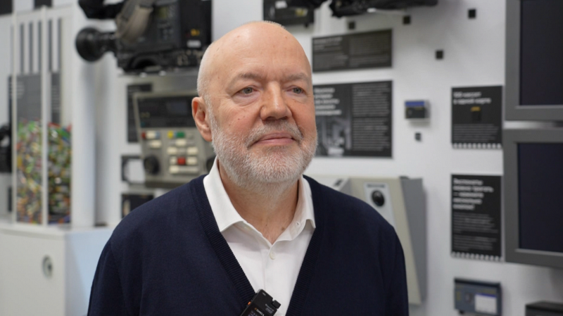 Пошел в 1 класс в Африке, распевая русские народные песни: Павел Крашенинников рассказал о своем первом дне в школе