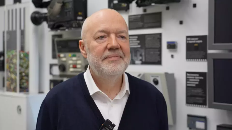 Пошел в 1 класс в Африке, распевая русские народные песни: Павел Крашенинников рассказал о своем первом дне в школе