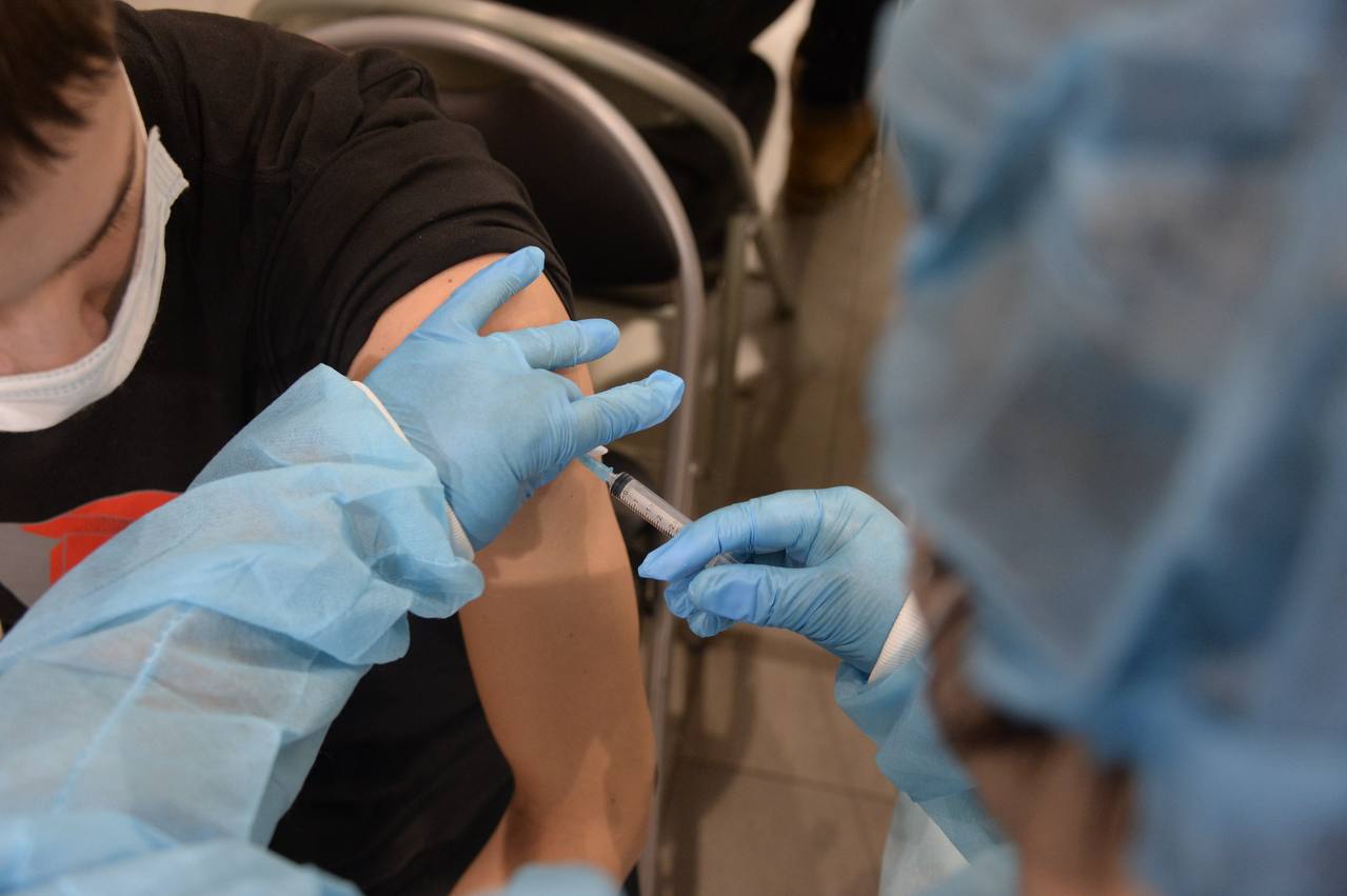 Денис Паслер призвал свердловчан привиться от гриппа до начала эпидсезона