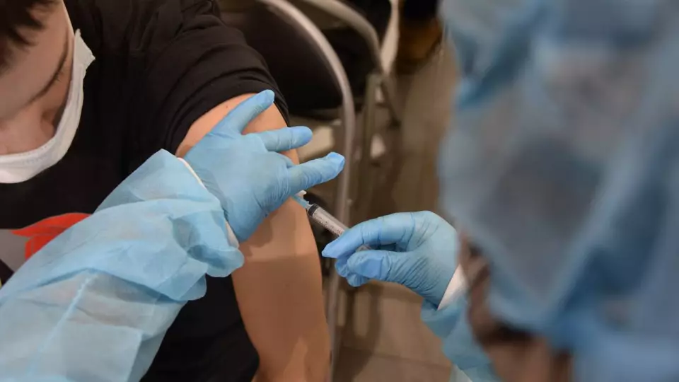 Денис Паслер призвал свердловчан привиться от гриппа до начала эпидсезона