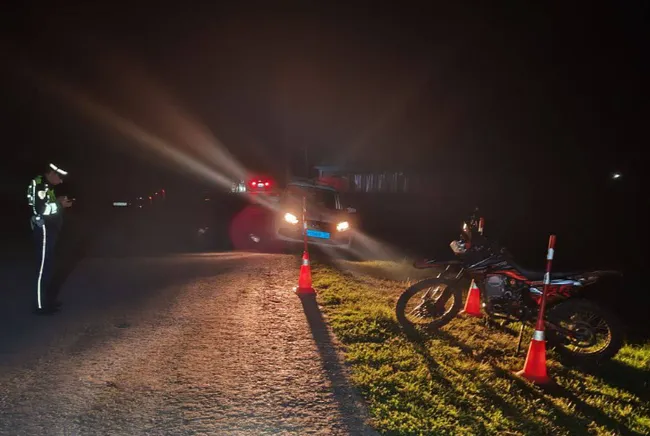 В Тюменской области мотоциклист без прав сбил одноклассницу