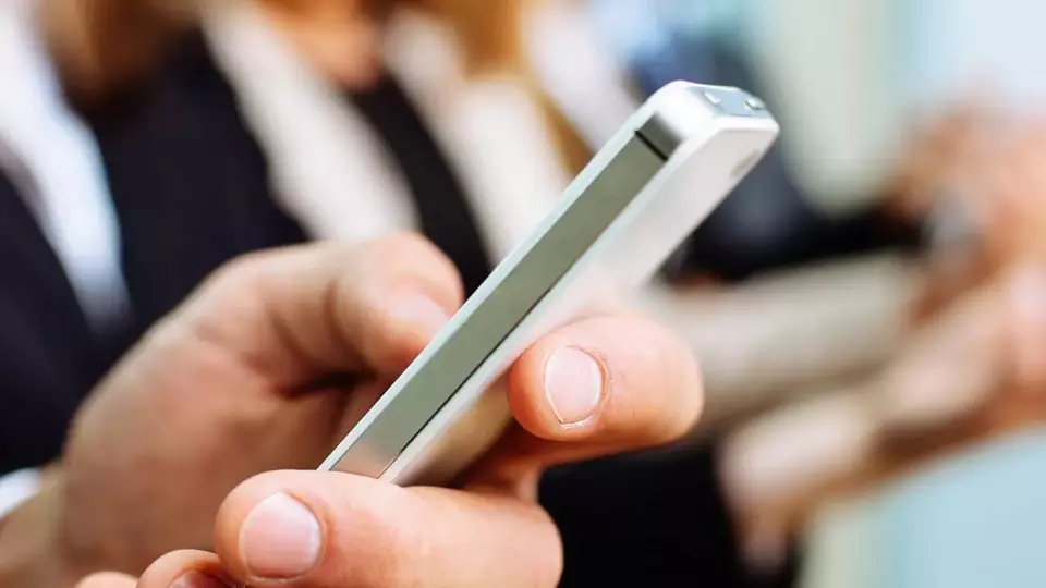 Священник РПЦ разъяснил смысл молитвы перед скроллингом соцсетей