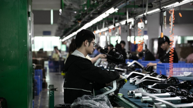 Гонконгские инженеры создали робота-скакуна