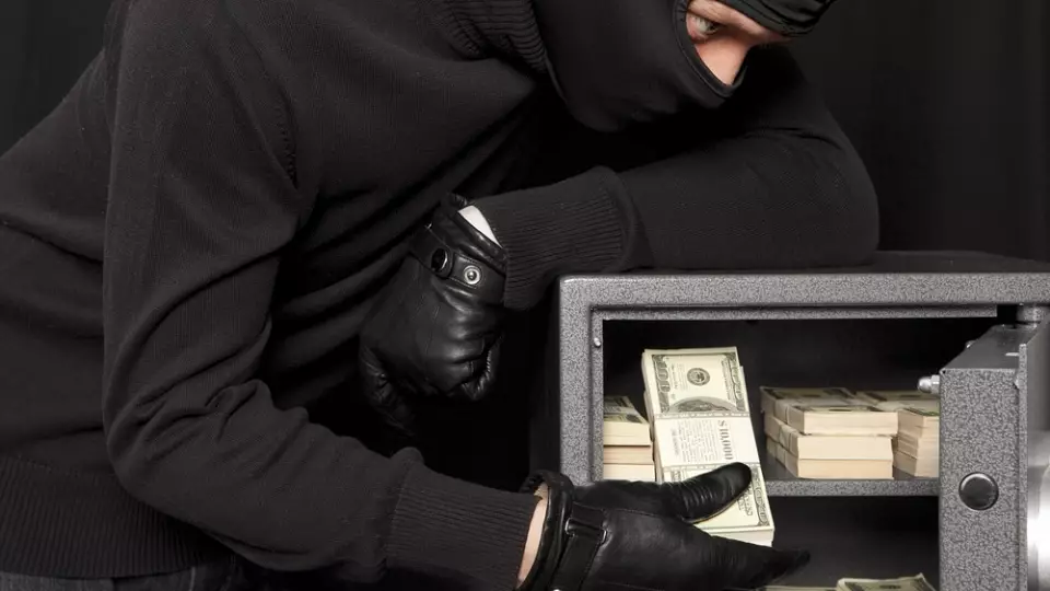 В Новосибирске задержали рецидивиста, ограбившего подростка на миллион рублей