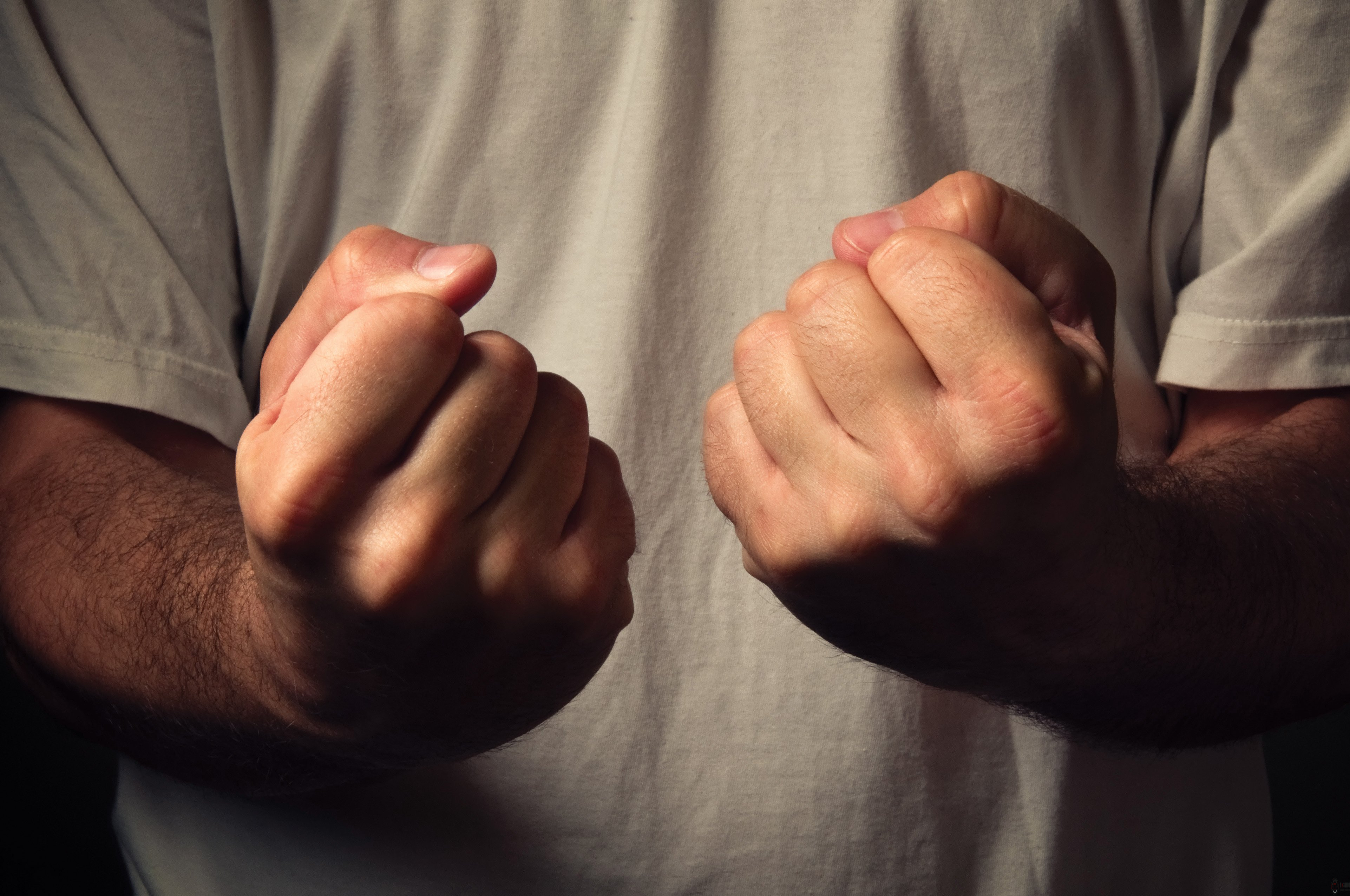 Тюменский подросток напал на две семейные пары