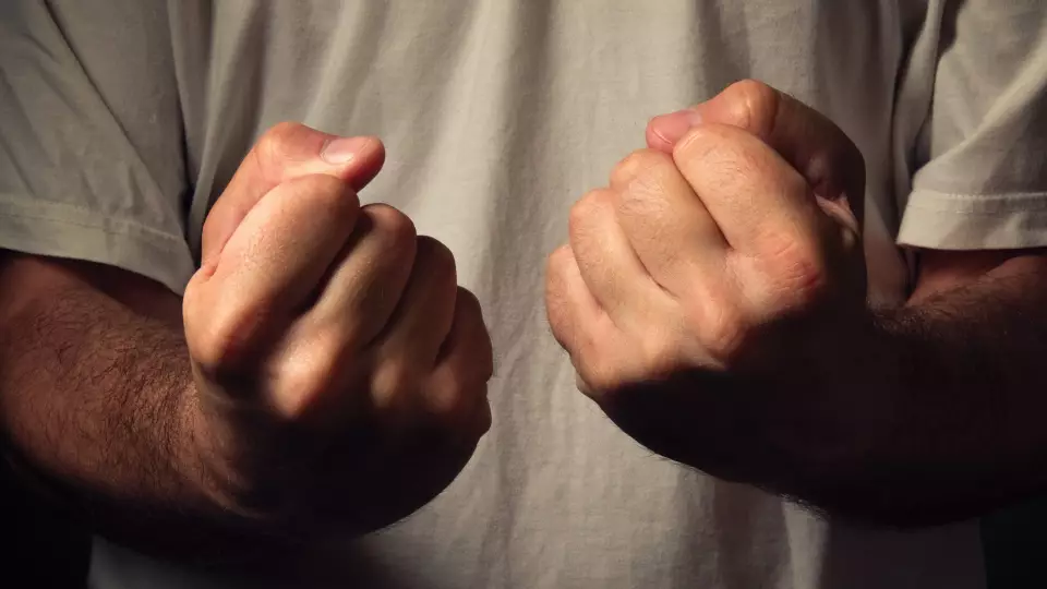 Тюменский подросток напал на две семейные пары