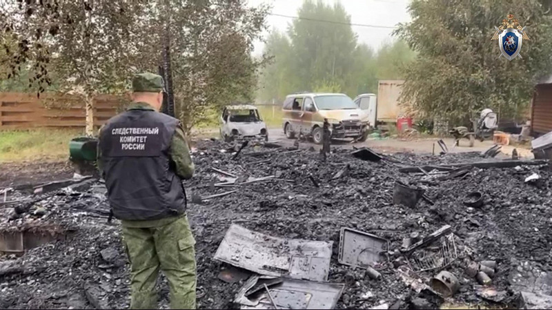 Трое детей погибли при пожаре в частном доме в Свердловской области