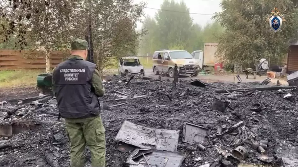 Трое детей погибли при пожаре в частном доме в Свердловской области