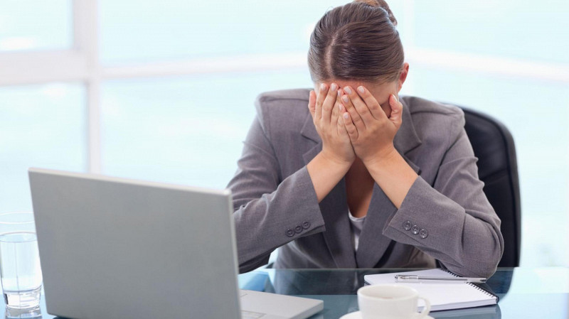 Бабье лето усиливает FOMO у офисных работников – психолог