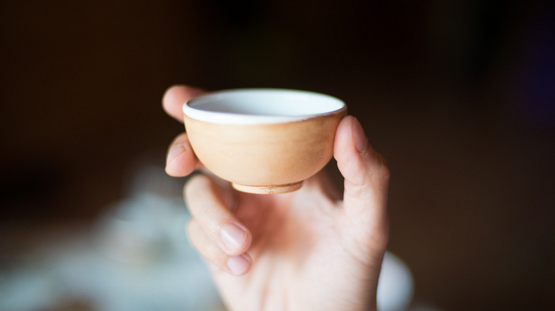 Пенсионерка в Омске избила мужчину пиалой за долг в 250 рублей