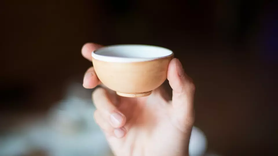 Пенсионерка в Омске избила мужчину пиалой за долг в 250 рублей