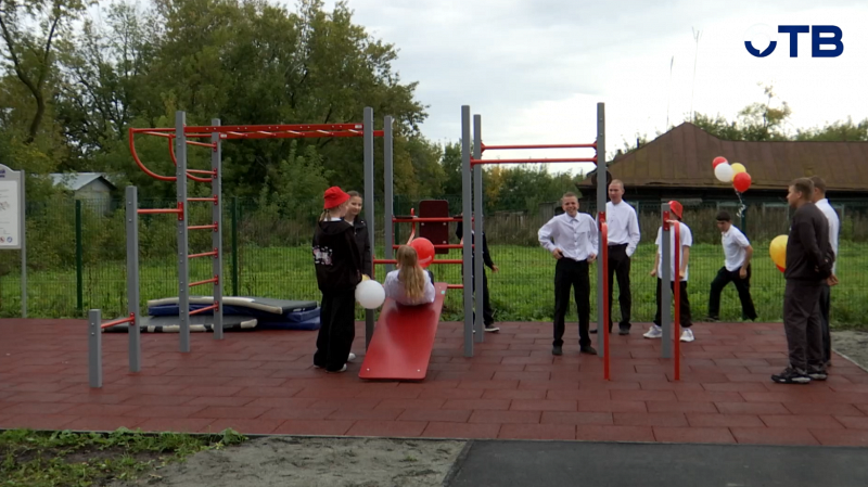 Проект «Верный отличник» подарил школе из Совхозного новую спортивную площадку