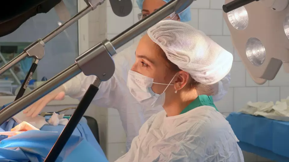 Новый метод лечения свищей без операции ввели в Свердловской ОКБ №1