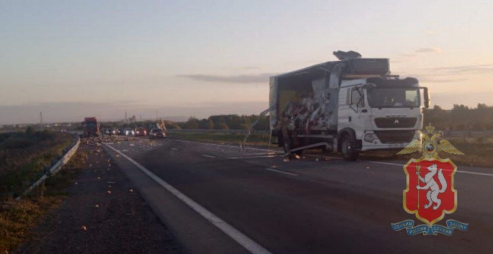 Два грузовика столкнулись на 91-м километре автодороги Екатеринбург — Нижний Тагил — Серов