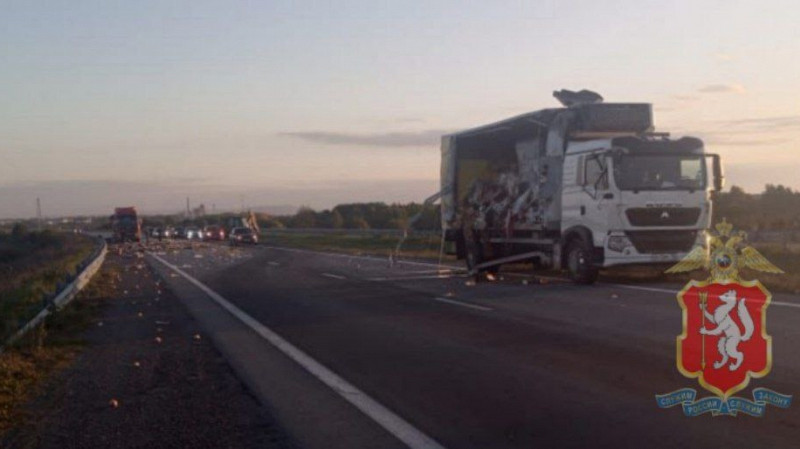 Два грузовика столкнулись на 91-м километре автодороги Екатеринбург — Нижний Тагил — Серов