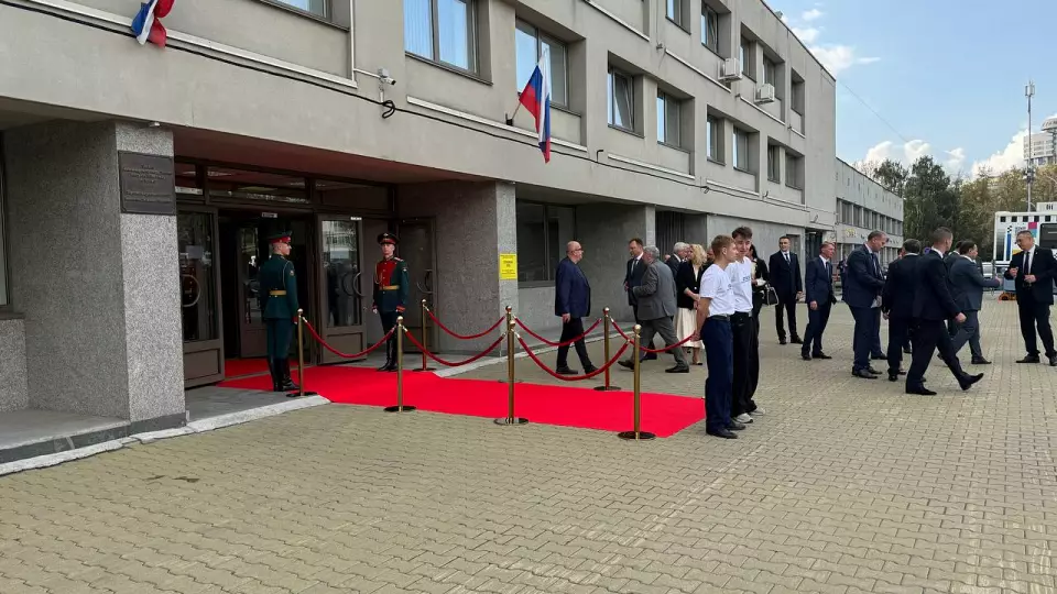 Главный символ власти руководителя Свердловской области совсем скоро передадут Денису Паслеру