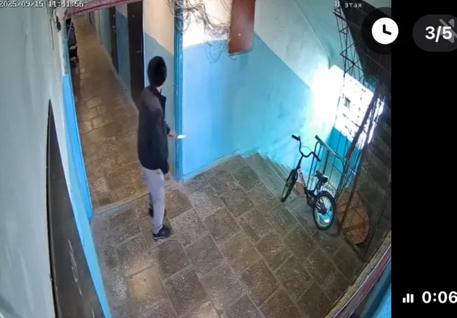 В Тюмени задержан мужчина, нападавший на людей в подъезде с ножами