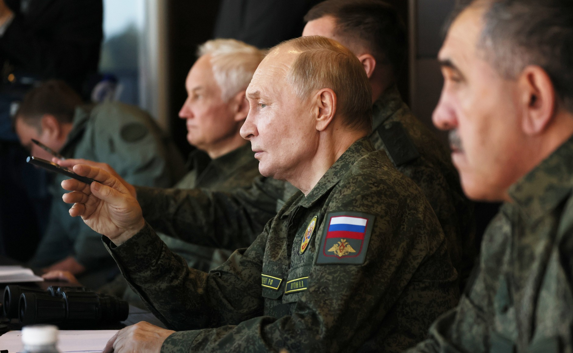 Путин в камуфляже посетил учения «Запад-2025»