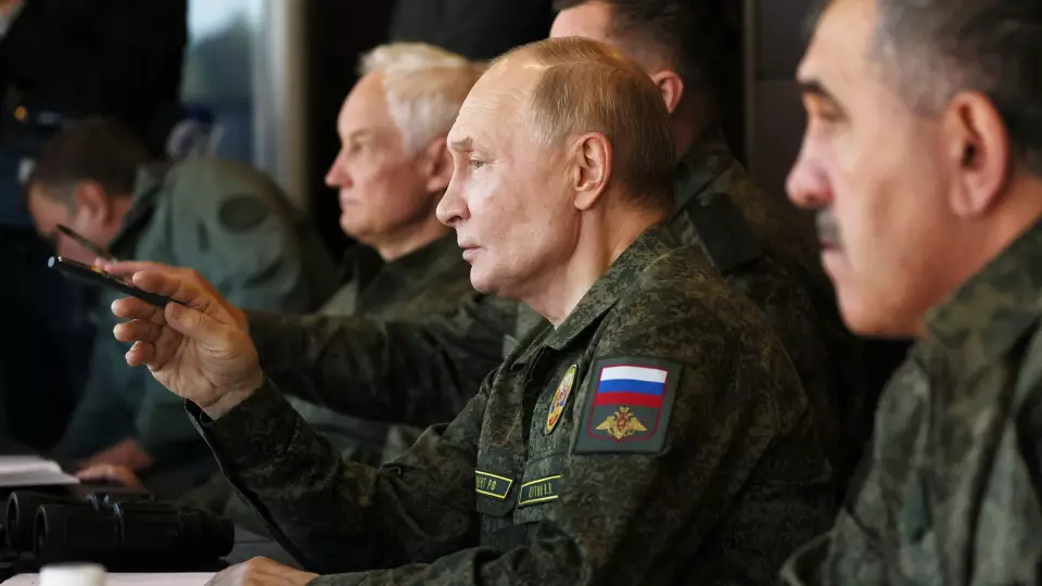 Путин в камуфляже посетил учения «Запад-2025»