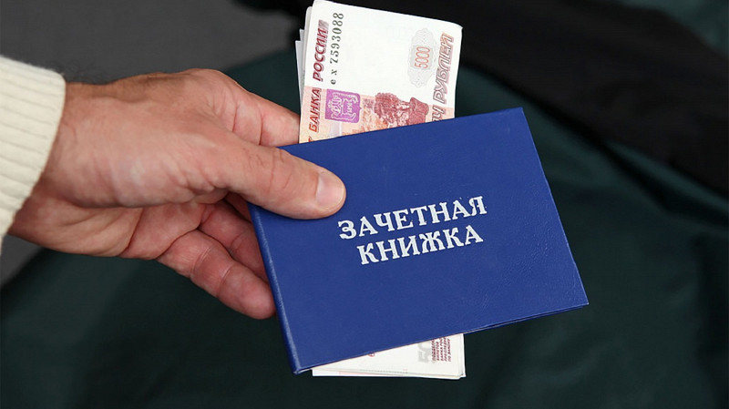 За взятки от студентов осужден бывший доцент Уральского института МЧС