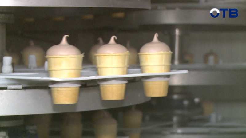 Лучшие ученики проекта «Верный отличник»  — на самой вкусной экскурсии: как делают мороженое на заводе в Ирбите