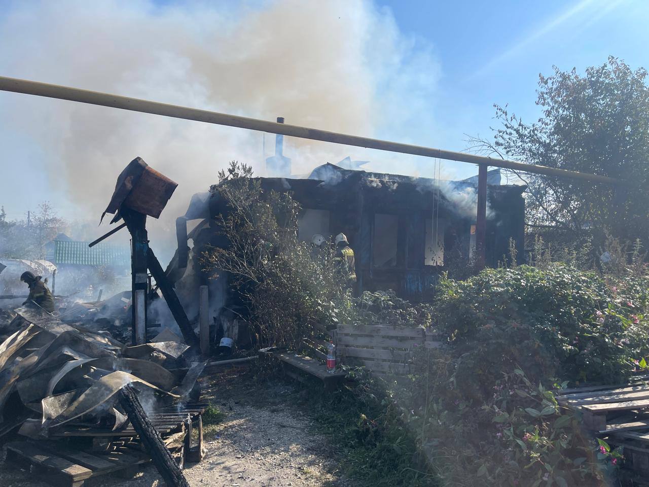 В пожаре в частном доме в Дегтярске пострадал ребенок