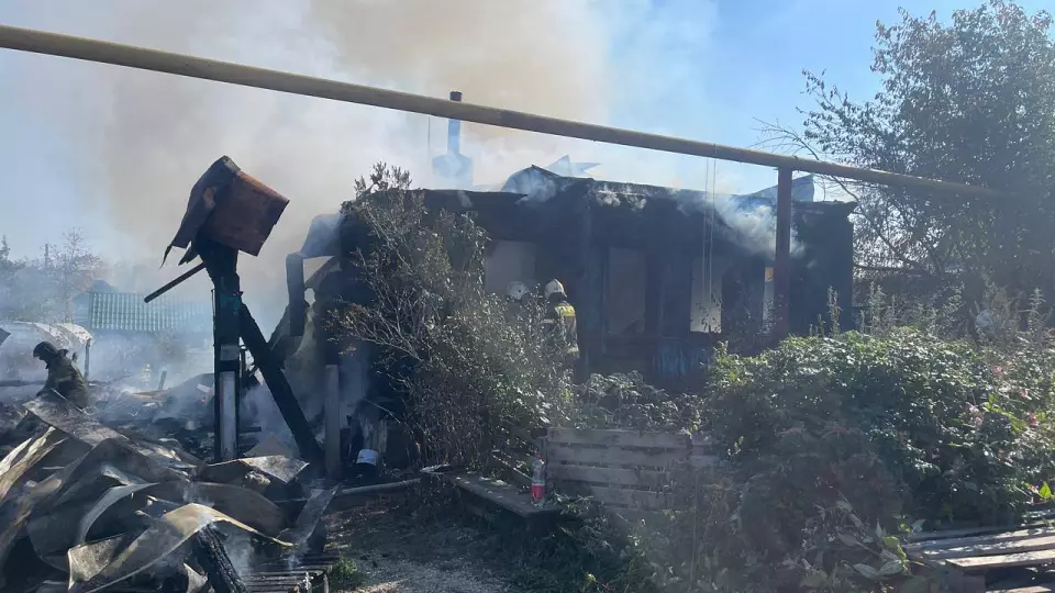 В пожаре в частном доме в Дегтярске пострадал ребенок