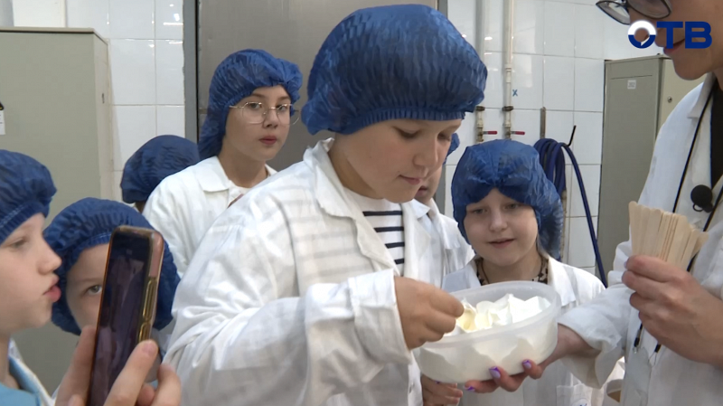 Мороженое прямо из цеха попробовали победители проекта «Верный отличник»