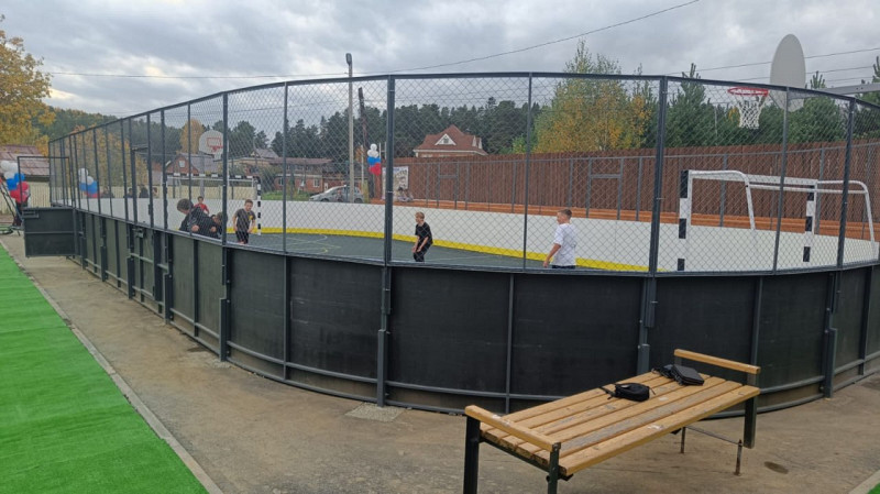 Многофункциональный корт за 2,5 млн рублей появился в Первоуральске