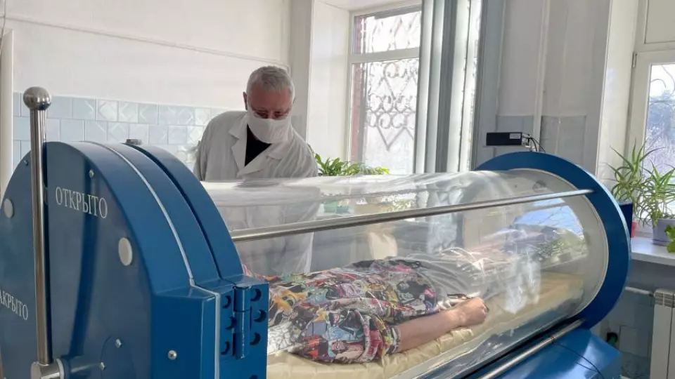 Успеть за 60 минут: в Екатеринбурге врачи спасли водителя после тяжёлого ДТП