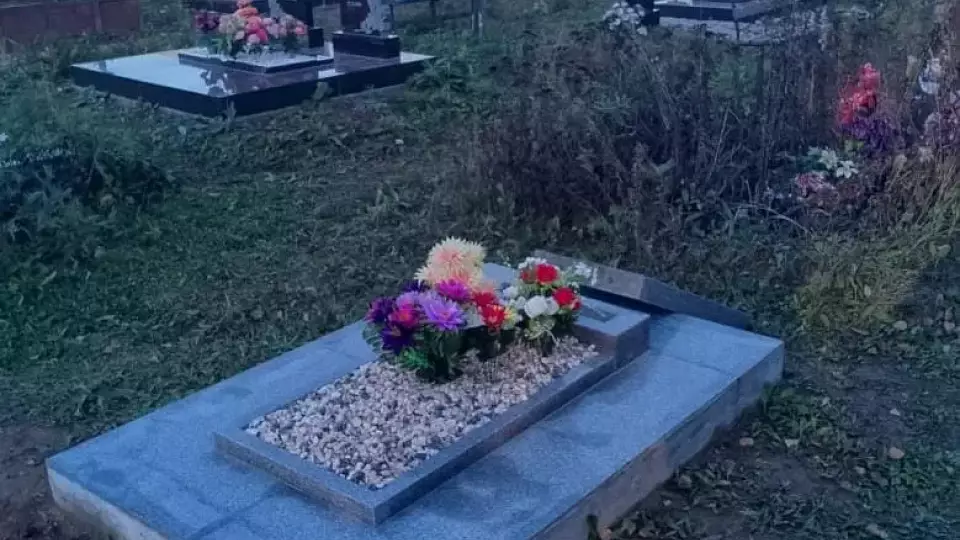 Полиция Режа разыскивает вандалов, устроивших погром на кладбище