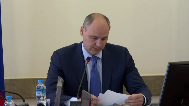 Денис Паслер: «Почему люди без тепла, вам что, задвижки подарить?»