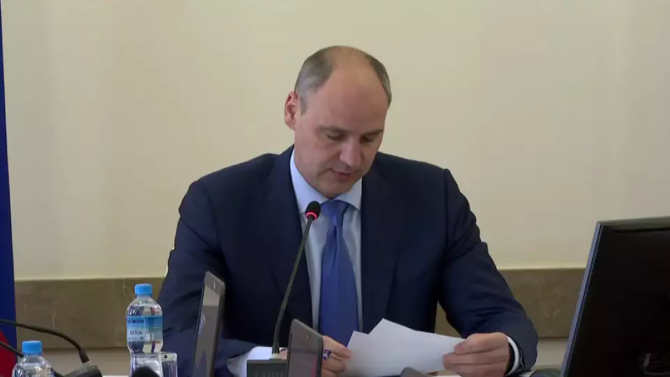 Денис Паслер: «Почему люди без тепла, вам что, задвижки подарить?»