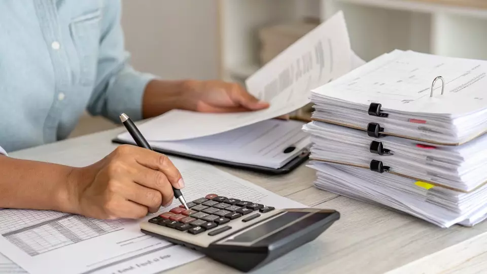 Свердловчанам напомнили о сроках и льготах по имущественным налогам: что изменится к 2026 году