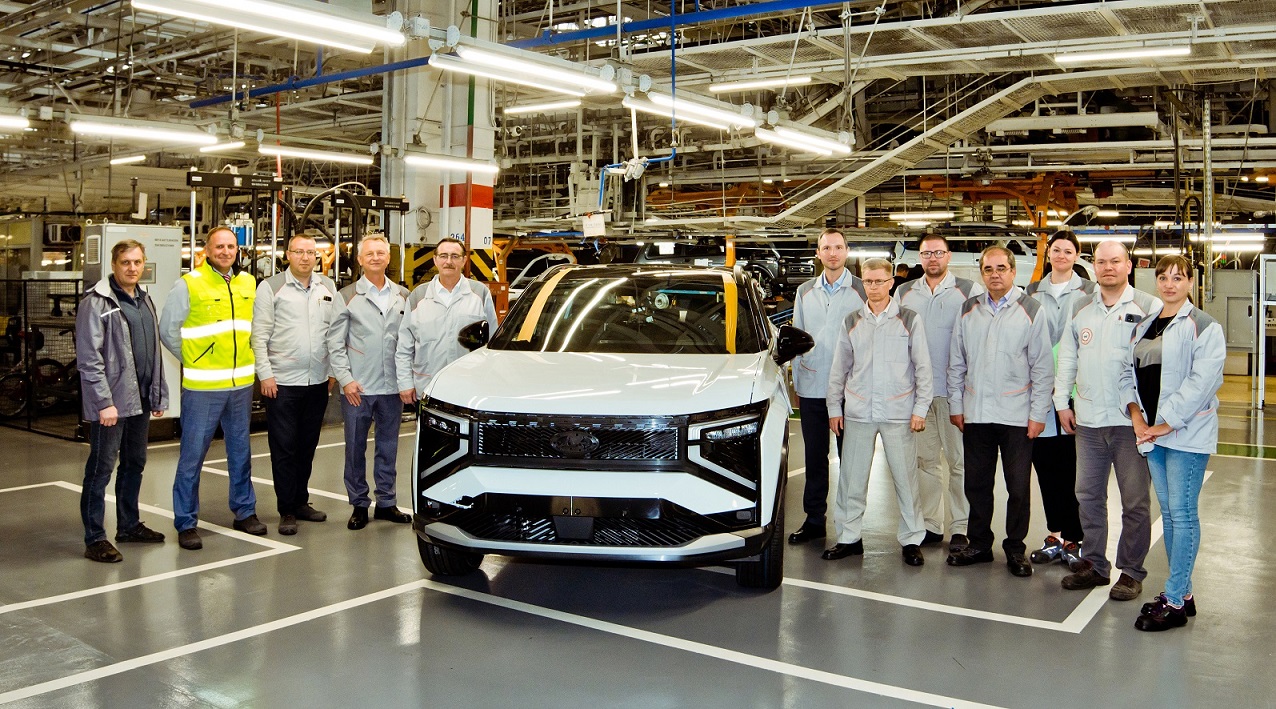 АвтоВАЗ начал конвейерную сборку кроссоверов Lada Azimut